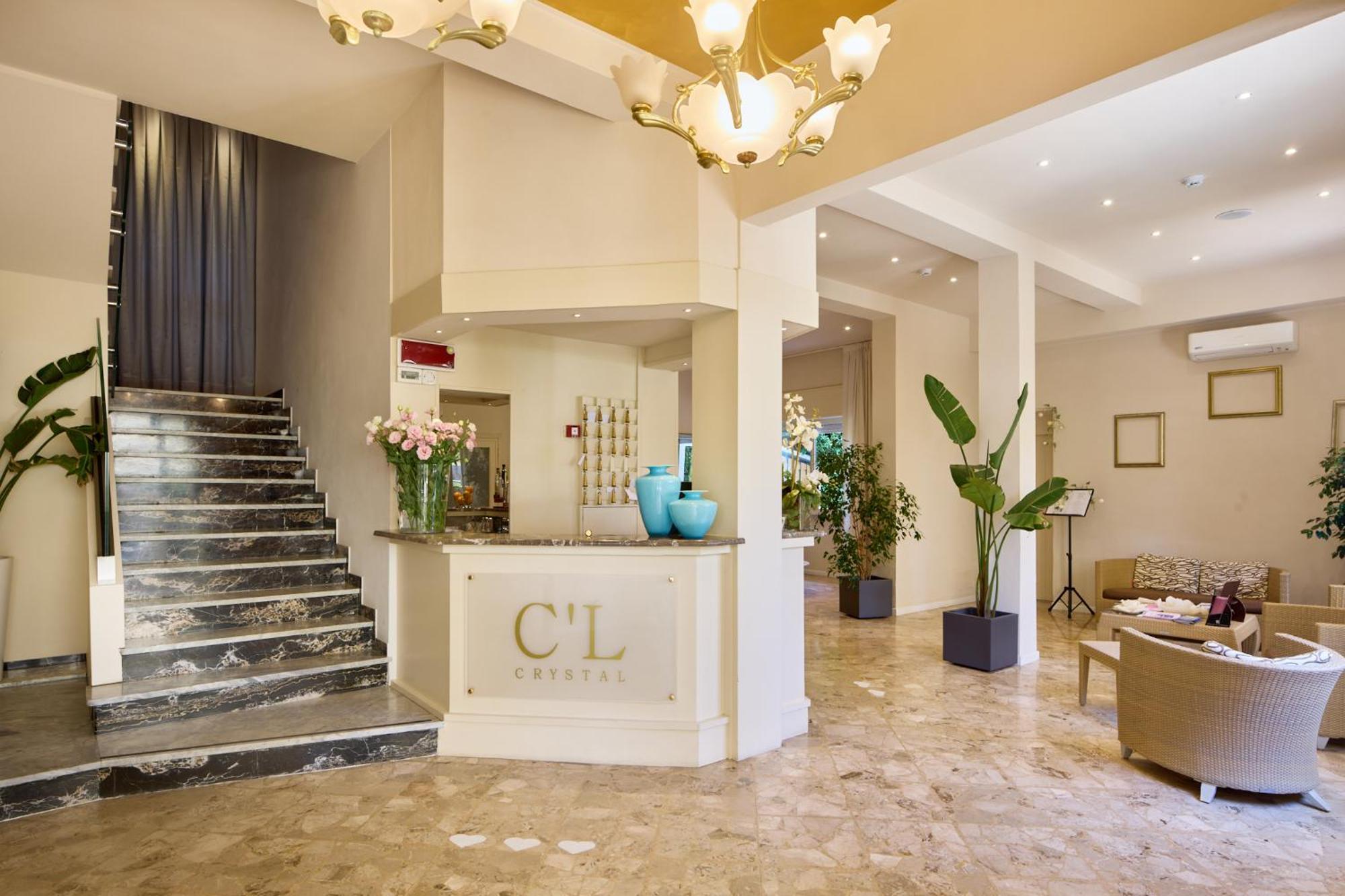 Hotel Crystal 马里纳-迪-皮特拉桑塔 外观 照片
