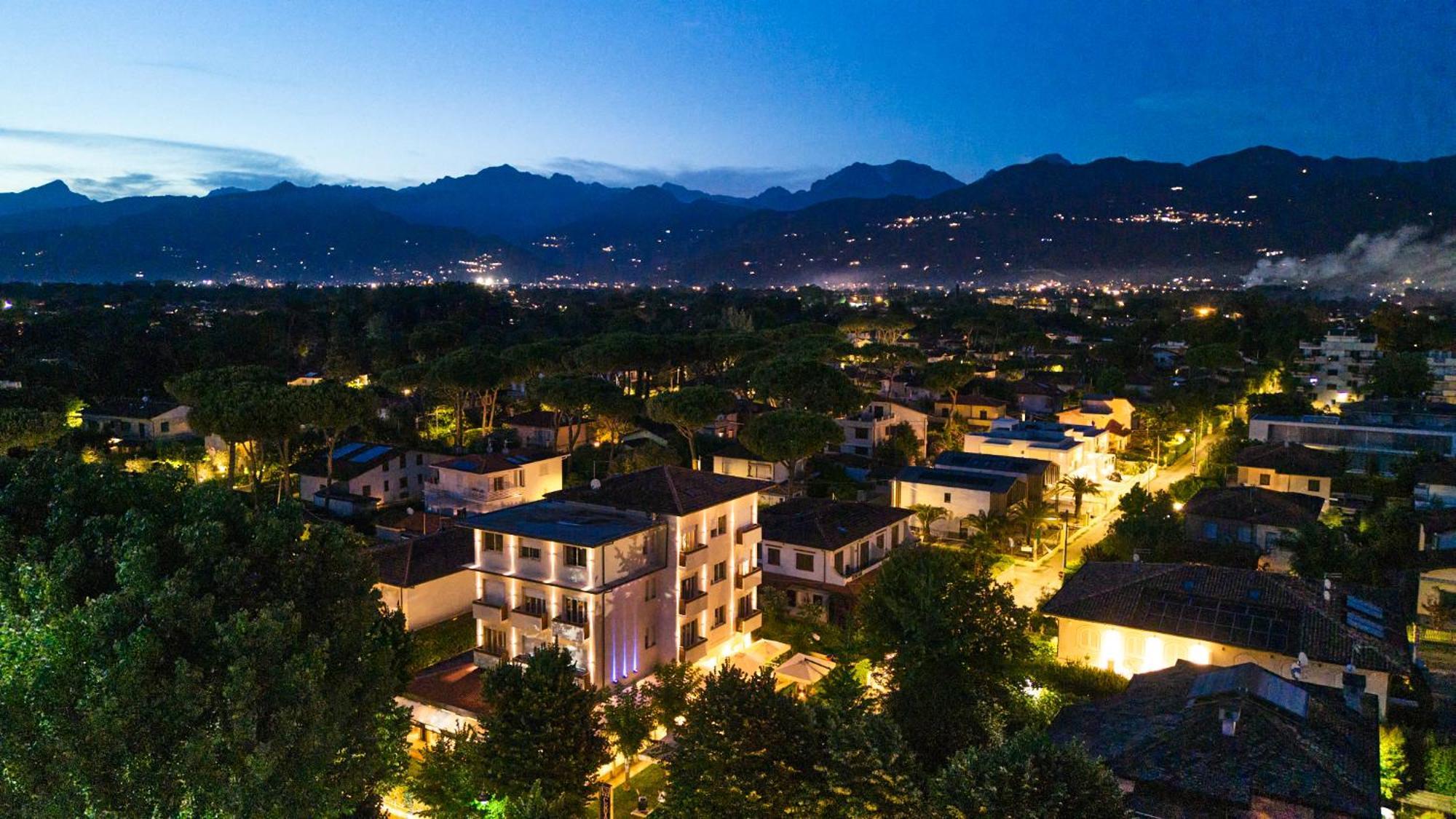 Hotel Crystal 马里纳-迪-皮特拉桑塔 外观 照片