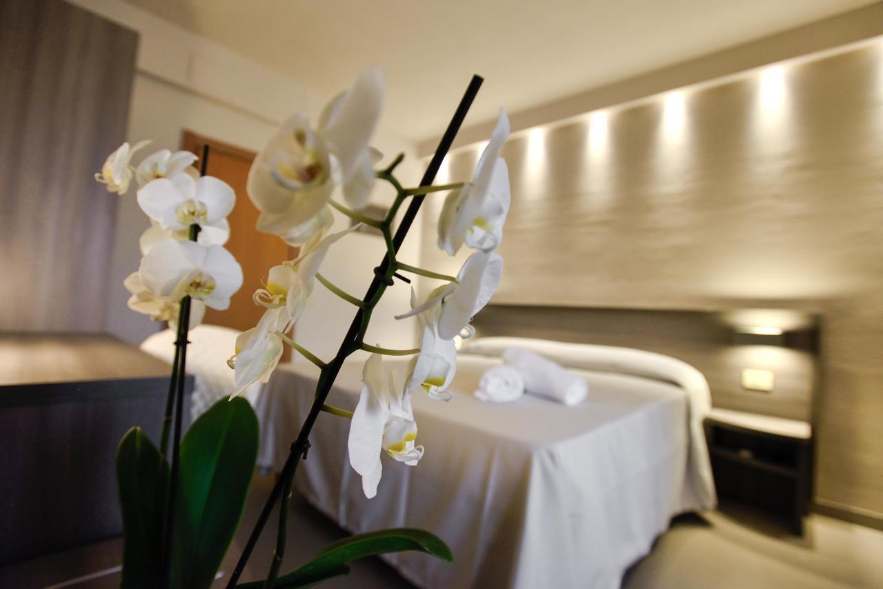 Hotel Crystal 马里纳-迪-皮特拉桑塔 外观 照片