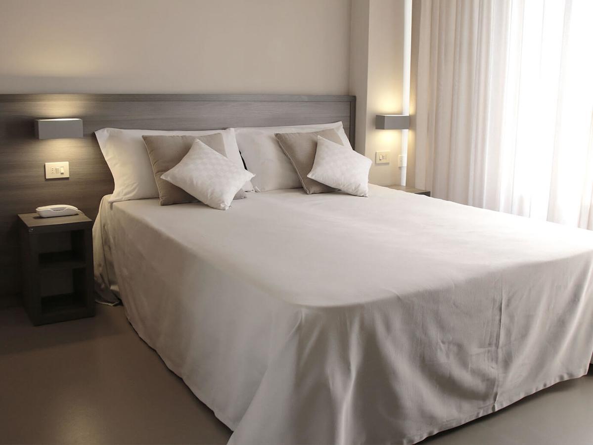 Hotel Crystal 马里纳-迪-皮特拉桑塔 外观 照片